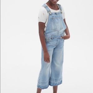 Gap Wide leg cropped overalls